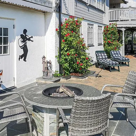Lovely In Vallersund With Kitchen