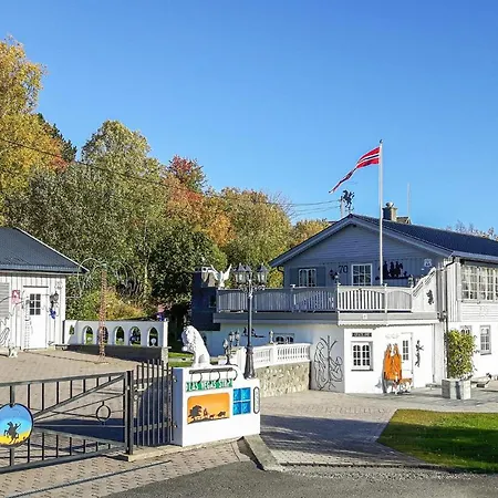 Apartment Lovely In Vallersund With Kitchen *